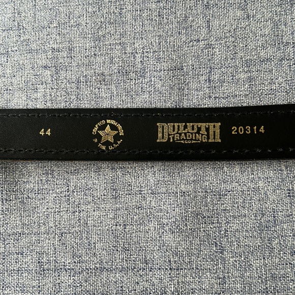 Duluth Trading Company men’s used leather belt size 44 - Picture 3 of 4
